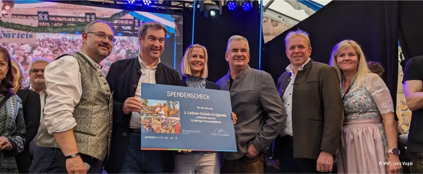 Übergabe Spendenscheck der 3. Leitner-Schule