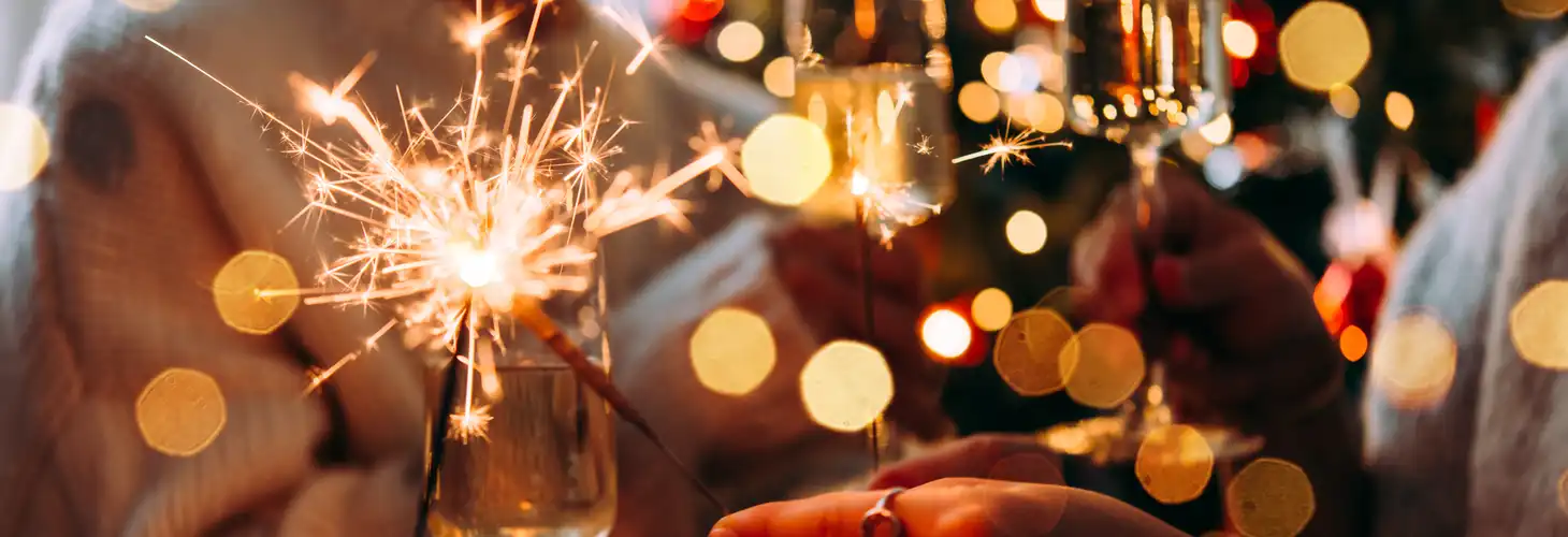 Adventsreisen Weihnachtsreisen Silvesterreisen, Wunderkerzen, Sektgläser