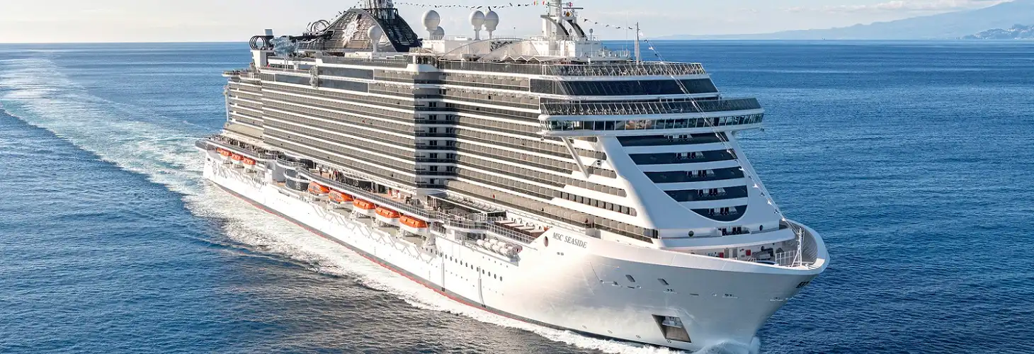 Blick auf das Schiff Costa Toscana