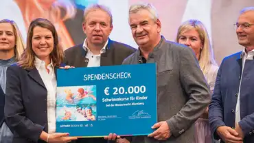 Übergabe Spendenscheck der 3. Leitner-Schule