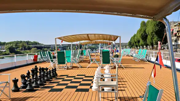 Sonnendeck der MS Dutch Grace