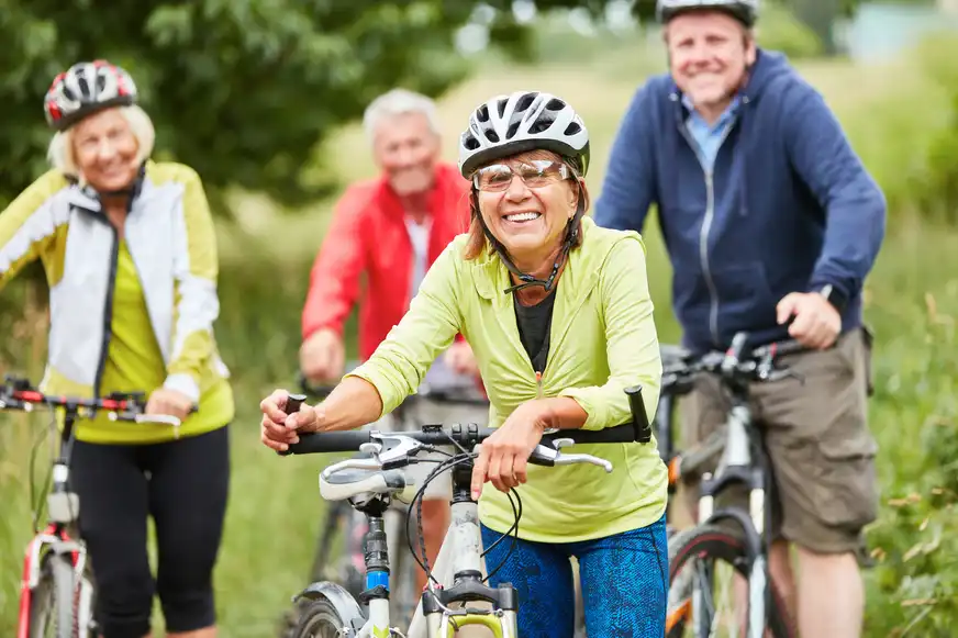 Freunde beim Radfahren