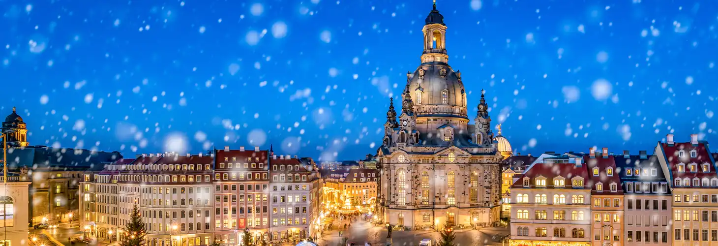 Weihnachtsmarkt auf dem Neumarkt in Dresden, Deutschland