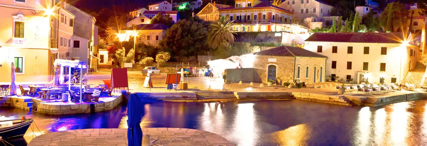 Abendansicht von Veli Lošinj auf der kroatischen Insel Lošinj in der nördlichen Adria