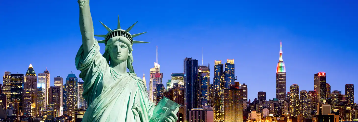 Skyline von New York City mit Freiheitsstatue