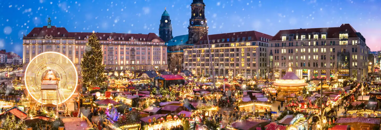 Weihnachtsmarkt auf dem Dresdner Striezelmarkt, Sachsen, Deutschland