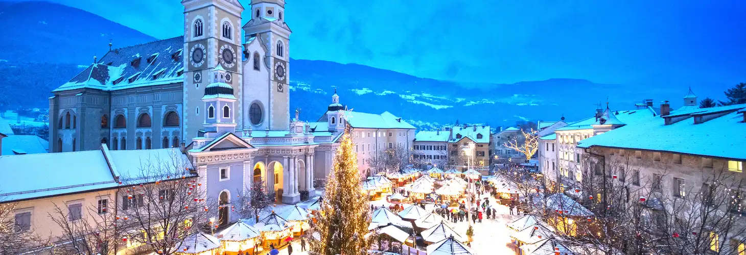 Der Weihnachtsmarkt in Brixen, Italien.