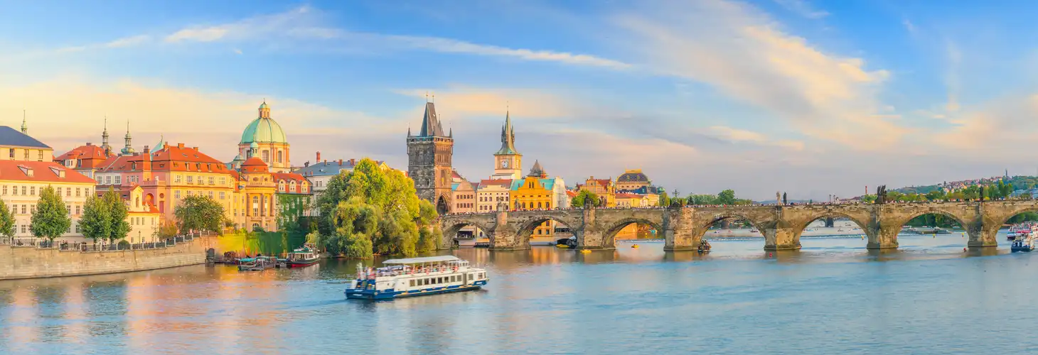Blick auf die Karlsbrücke und die Prager Altstadt 