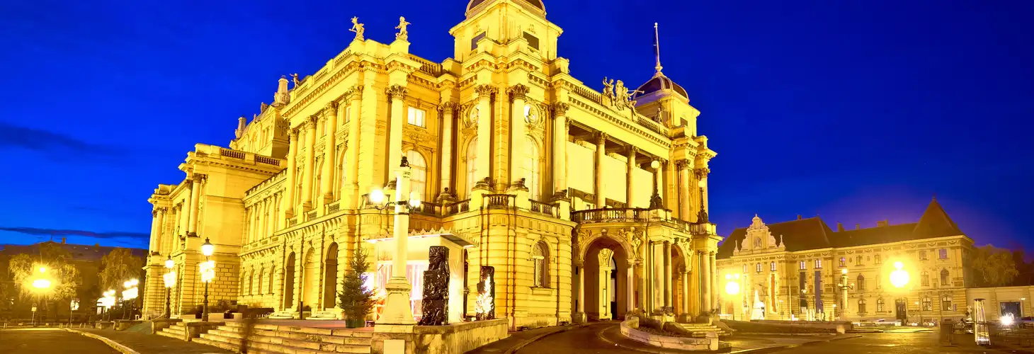  National Theater am Abend in Zagreb