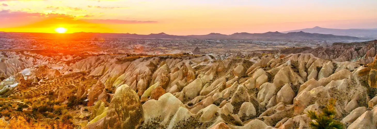 Sonnenuntergang über dem roten Tal, Kappadokien, Türkei