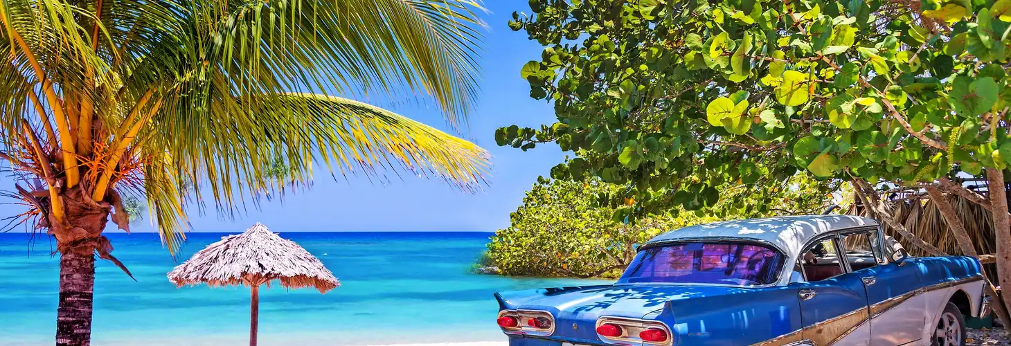 Oldtimer am Strand von Kuba