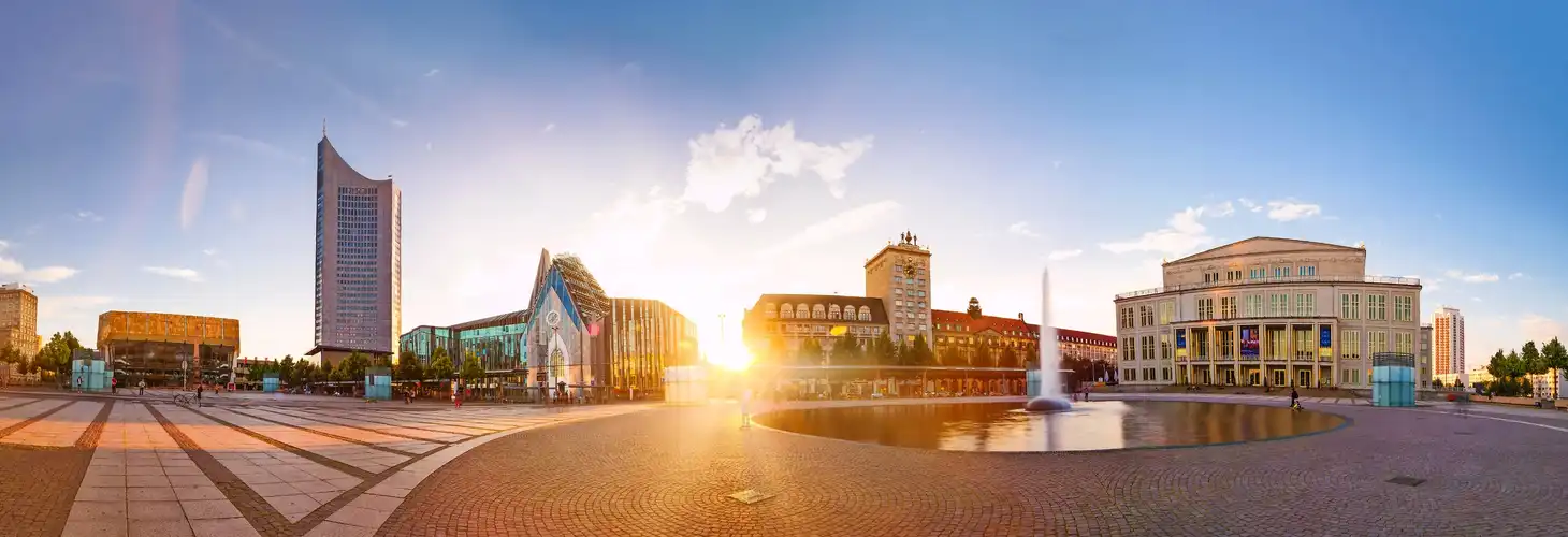Augustusplatz in Leipzig mit Oper, Universität und Gewandhaus