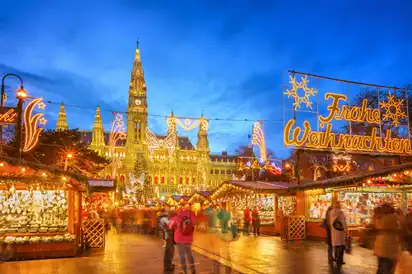 Christkindlmarkt am Rathausplatz in Wien, Österreich