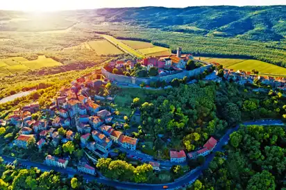 Motovun im Sonnenuntergang