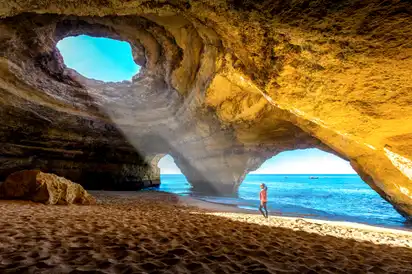 Höhle von Benagil an der Algarve in Portugal