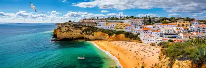 Praia do Carvoeiro, offiziell nur Carvoeiro, an der Algarve im Süden Portugals