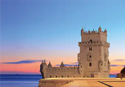 Der Torre de Belém an der Tejomündung ist eines der bekanntesten Wahrzeichen Lissabons.