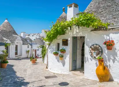 Die bekannten Trulli-Häuser in Alberobello nahe Bari, Italien
