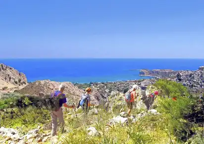 Der Weg führt in die Stegna Bucht