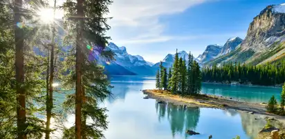 Maligne Lake im Jasper Nationalpark in Alberta, Kanada