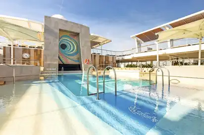 Ihr Schiff die Mein Schiff 6 - Sonnendeck mit Pool