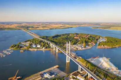 Strelasundquerung zwischen der Insel Rügen über den Strelasund zum vorpommerschen Festland bei Stralsund