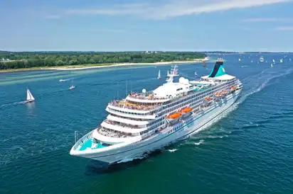 Ihr Schiff die MS Artania - seitlich der Kieler Förde