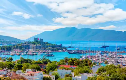 St. Peter Castle und Yachthafen in Bodrum, Türkei