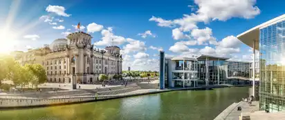 Panoramablick auf das Regierungsviertel in Berlin