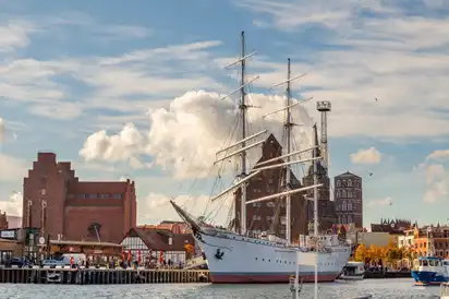 Hafen Stralsund mit Segelschiff Gorch Fock