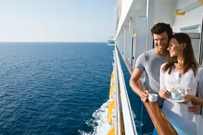 Paar am Außendeck