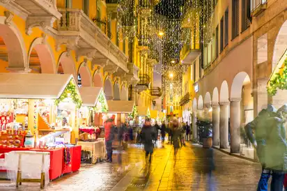 Weihnachtsbeleuchung in der Stadt Lugano