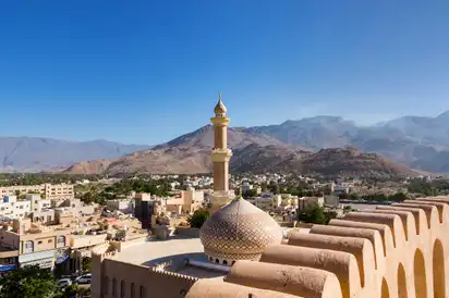 Die große Moschee und das Minarett in Nizwa