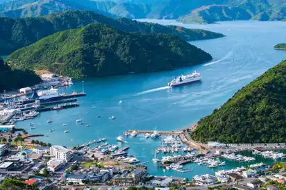 Panoramblick auf die Stadt Picton, Neuseeland