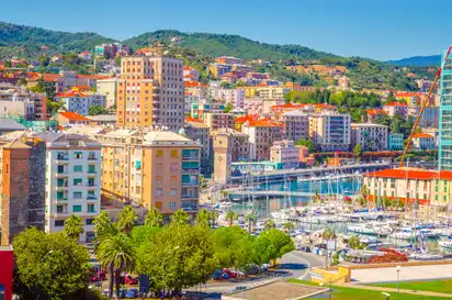 Panoramia Blick über die traditionelle Architektur von Savona