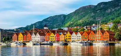 Historisches Stadtviertel Bryggen am Hanse-Kai in Bergen, Norwegen