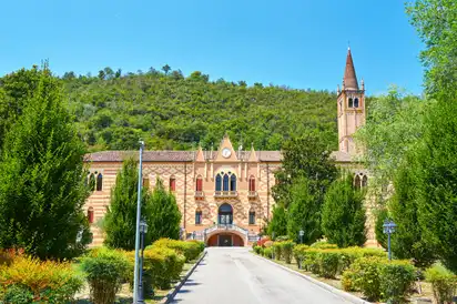 Fassade des historischen Hauses der religiösen Gastfreundschaft San Marco in Abano Terme