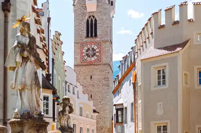 Blick durch die Altstadt von Brixen