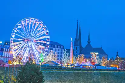 Blick auf den Weihnachtsmarkt in Luxemburg