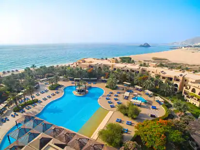 Ihr Miramar Al Aqah Beach Resort in Fudschaira - Hotelansicht