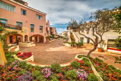 Die Hafenstadt Porto Cervo in Sardinien