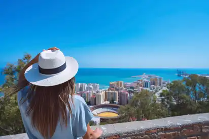 Blick von der Burg Gibralfaro auf das Stadtbild von Málaga