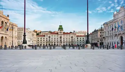 Rathaus an der Piazza dell’Unità d’Italia in Triest