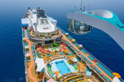 Ihr Schiff die Spectrum of the Seas - Blick auf das Sonnendeck uns die Aussichtskugel North Star