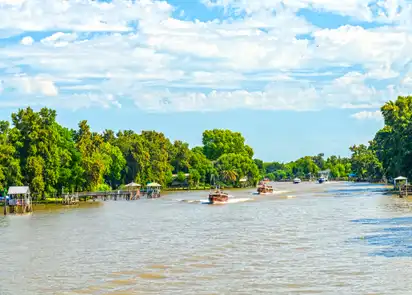 Kleine Boote auf einen Fluss im Parana Delta