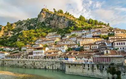 Berat - Albaniens Stadt der tausend Fenster