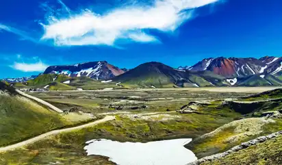 Panorama mit Blick auf den Vulkan Grabrok auf Island