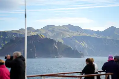 Passage der Vulkaninsel Jan Mayen mit dem Kreuzfahrtschiff
