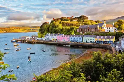 Sicht auf Portree, Isle of Skye, Schottland
