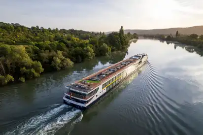 Ihr Kreuzfahrtschiff die MS Monarch Countess - Außenansicht